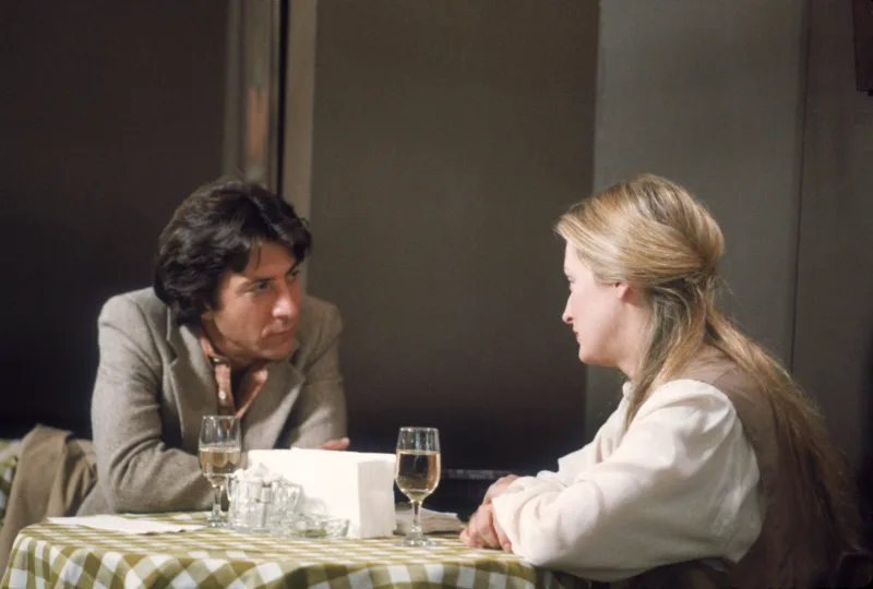 Ο Dustin Hoffman και η Meryl Streep σε σκηνή από ταινία που έγραψε ιστορία στα Όσκαρ και έρχεται στο ERTFLIX.