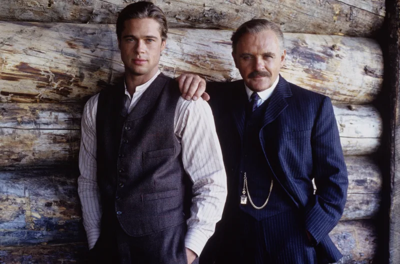 Ο Brad Pitt και ο Anthony Hopkins σε σκηνή από ταινία που έγραψε ιστορία στα Όσκαρ, διαθέσιμη στο ERTFLIX.