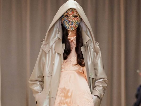 McQueen FW 26-27: Ο Seán McGirr επαναπροσδιορίζει τα κλασικά κομμάτια του οίκου