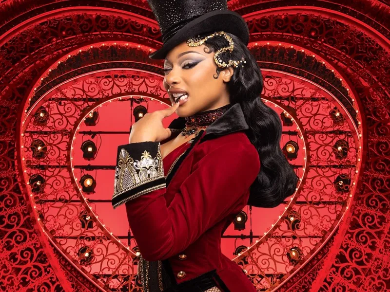 Η Megan Thee Stallion στη σκηνή του μιούζικαλ Moulin Rouge στο Broadway.