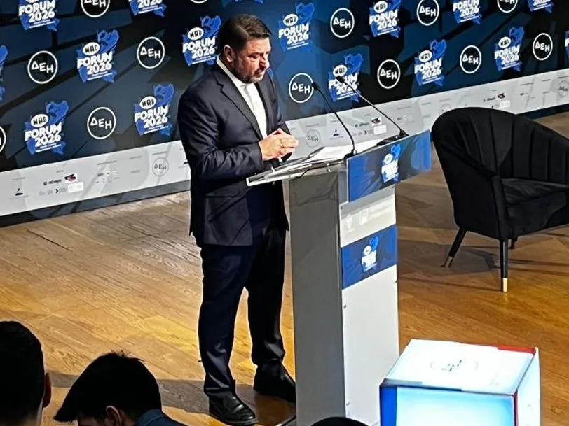 Ο Νίκος Χαρδαλιάς στο βήμα του Mad Forum 2026.