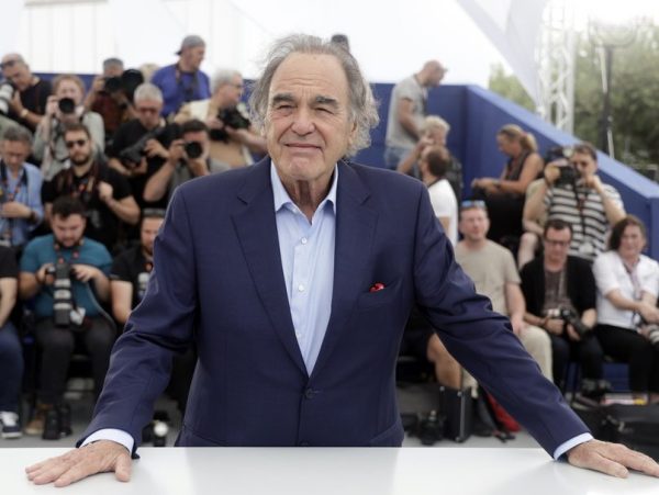 Ο Oliver Stone μιλά για τον πόλεμο με αφορμή τα 40 χρόνια του Platoon