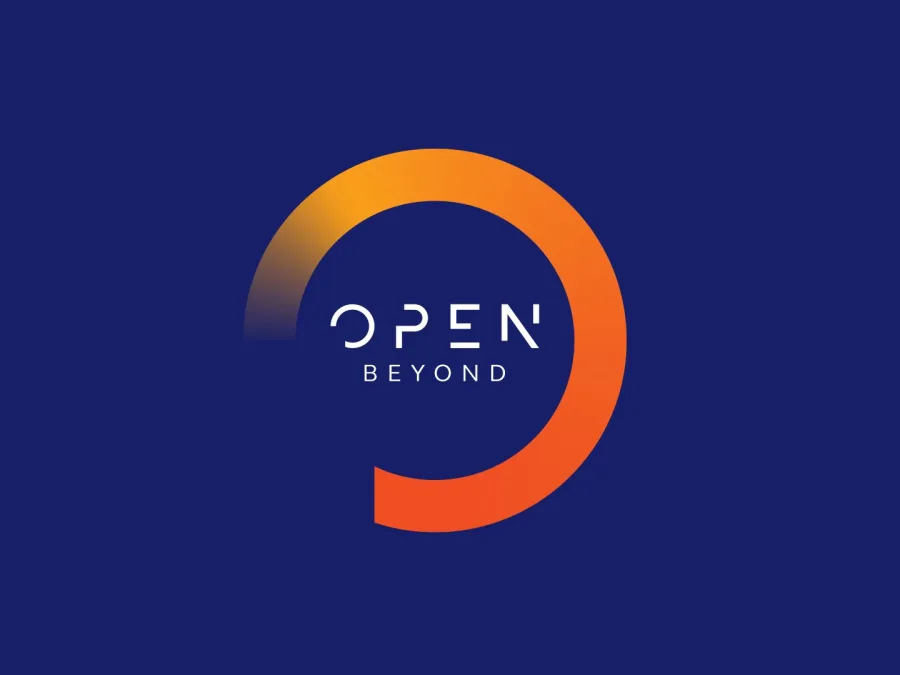 Το λογότυπο του τηλεοπτικού σταθμού Open Beyond σε μπλε φόντο.