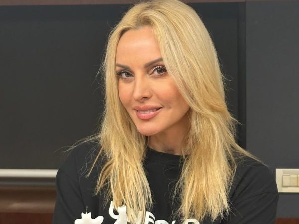 Η Πέγκυ Ζήνα έκλεισε τα 51 – Οι φωτογραφίες από τα γενέθλια με την οικογένειά της
