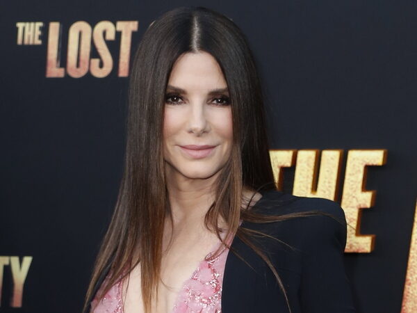 Η Sandra Bullock γιορτάζει τα 62 και o μικρός της εαυτός κλέβει την παράσταση (photo)