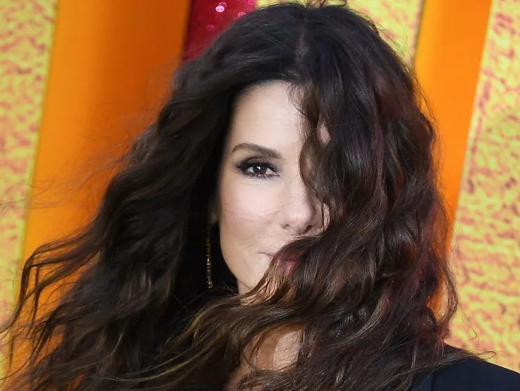 Η ηθοποιός Sandra Bullock σε επίσημη εμφάνιση, πρωταγωνίστρια της νέας ταινίας σε συνεργασία με τη Dana Fox.