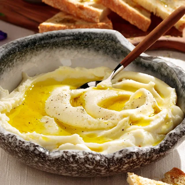 Παραδοσιακή σκορδαλιά με πατάτα για το τραπέζι της 25ης Μαρτίου, συνταγή από το argiro.gr.