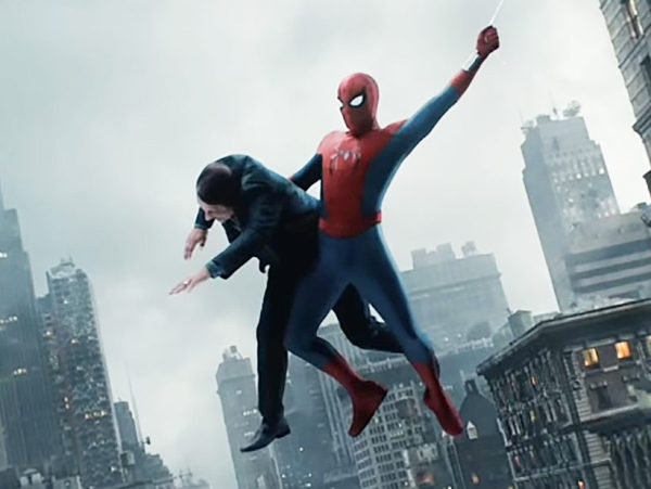 Ο Tom Holland φορά τη στολή του πιο σκοτεινού Spider-Man 
