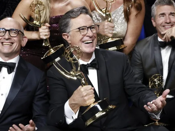 Η Francesca Bridgerton από τη σειρά του Netflix σε σκηνή που προμηνύει τη νέα της ιστορία αγάπης.