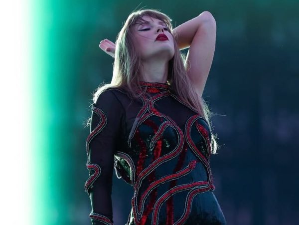 Taylor Swift: Επιστροφή στις country ρίζες της για χάρη του «Toy Story 5»