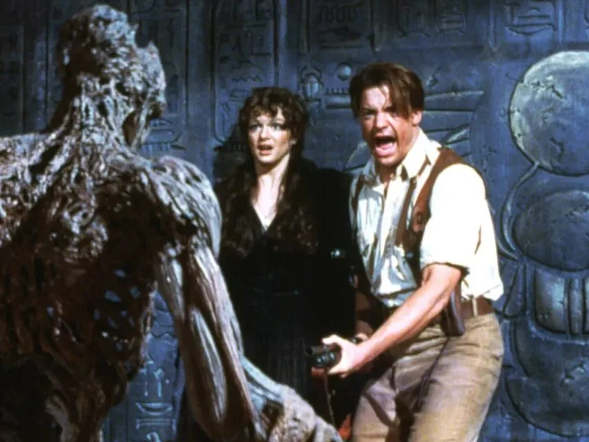 Ο Brendan Fraser και η Rachel Weisz σε σκηνή από την ταινία The Mummy.