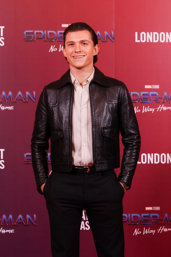 Η Francesca Bridgerton από τη σειρά του Netflix, Bridgerton, σε σκηνή που αφορά τη νέα της ιστορία αγάπης.