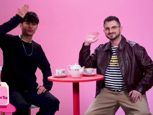 O Μπάμπης Λαζαρίδης στο Spill The Tea: «Μεγάλωσα μόνο με τη μητέρα μου, αλλά δεν ένιωσα ποτέ ότι μου έλειψε κάτι»
