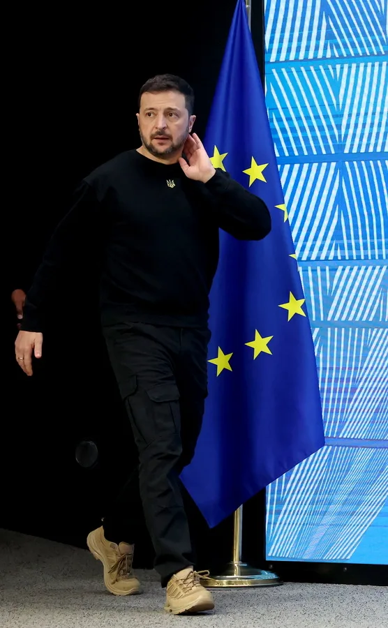 Ο Sean Penn σε συνάντηση με τον πρόεδρο της Ουκρανίας Volodymyr Zelenskyy.