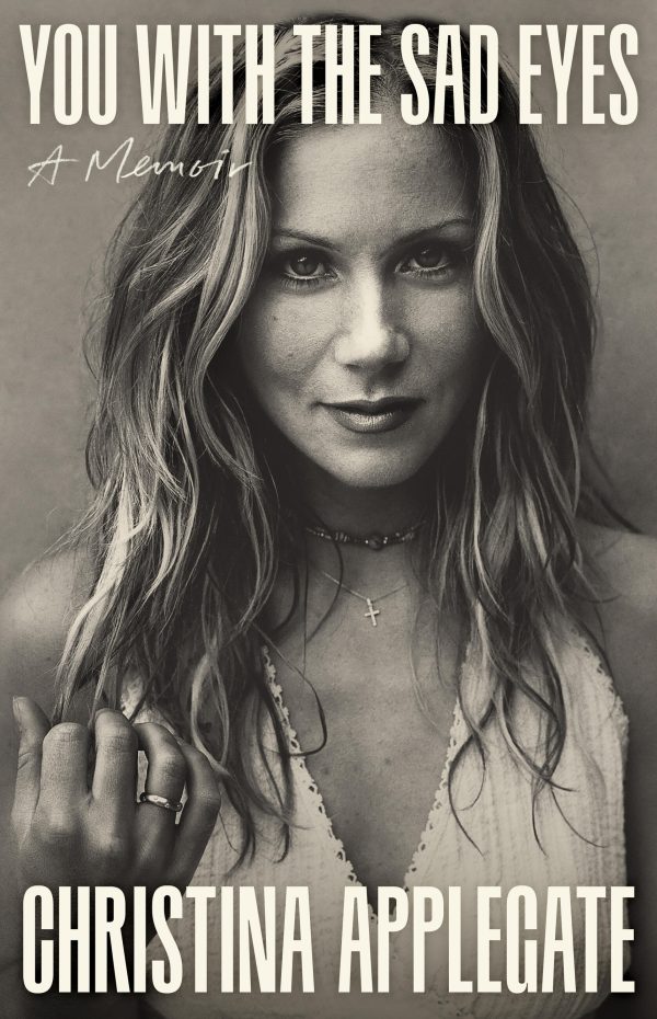 Η Christina Applegate χωρίς φίλτρα στο βιβλίο της You with the Sad Eyes