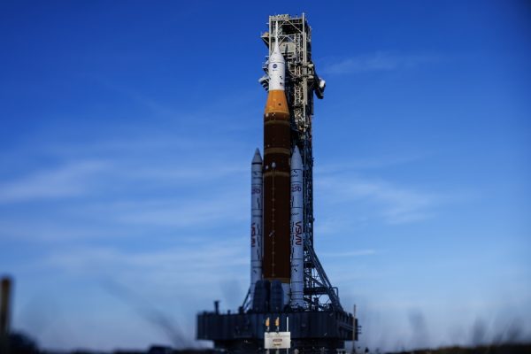 NASA Artemis II: Σήμερα η απόβαση στη σκοτεινή πλευρά της Σελήνης