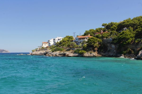 Πανέμορφο ανοιξιάτικο τοπίο στη φύση για την απόδραση της Πρωτομαγιάς.
