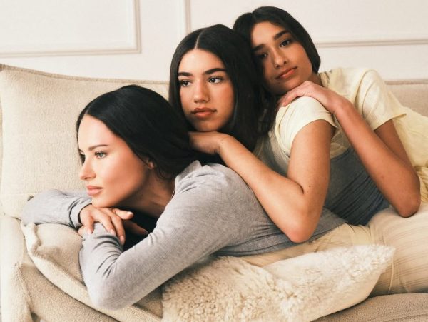 Οι κόρες της Adriana Lima κλέβουν την παράσταση στη νέα καμπάνια της Victoria’s Secret