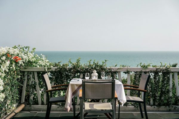 Κυριακάτικο brunch στο μπαλκόνι: 5 ιδέες για να διακοσμήσεις το τραπέζι σου