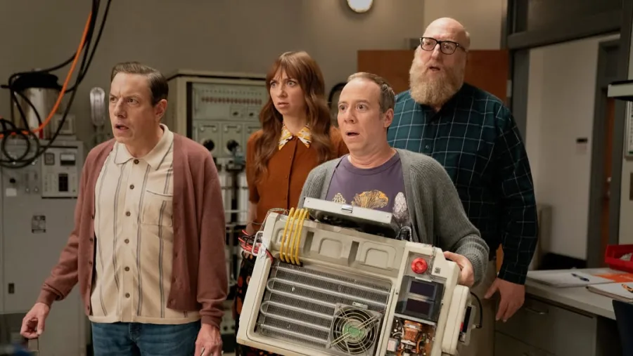 Ο Stuart από τη σειρά The Big Bang Theory σε προωθητική φωτογραφία του HBO Max για το νέο κεφάλαιο της σειράς.