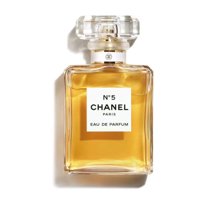 Το εμβληματικό άρωμα Chanel N°5 Paris Eau de Parfum, ένα από τα πιο σκανδαλώδη αρώματα όλων των εποχών.
