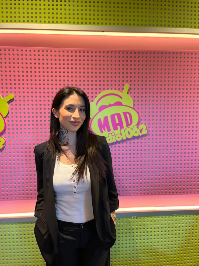 Η Dat Lilly στο στούντιο του Mad Radio 106,2.