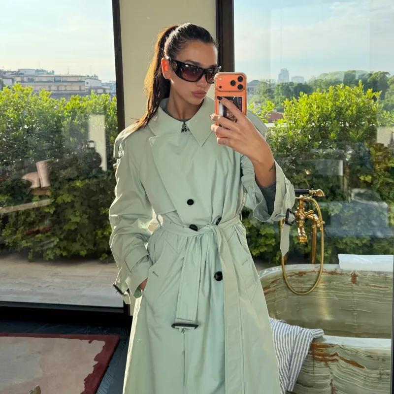 Η Dua Lipa σε φωτογραφία από τον προσωπικό της λογαριασμό στο Instagram.