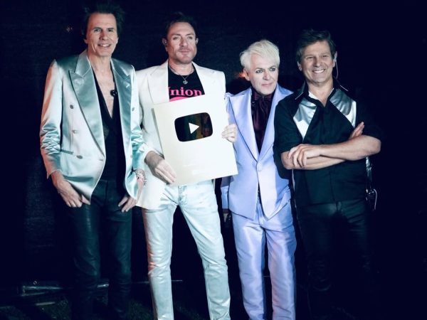 Duran Duran: Φέρνουν πίσω τη φωτεινή εποχή των 80’s με το «Free to Love»