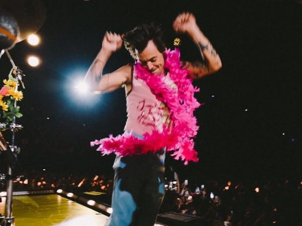 10 λόγοι που πρέπει να δεις τον Harry Styles live έστω μία φορά στη ζωή σου