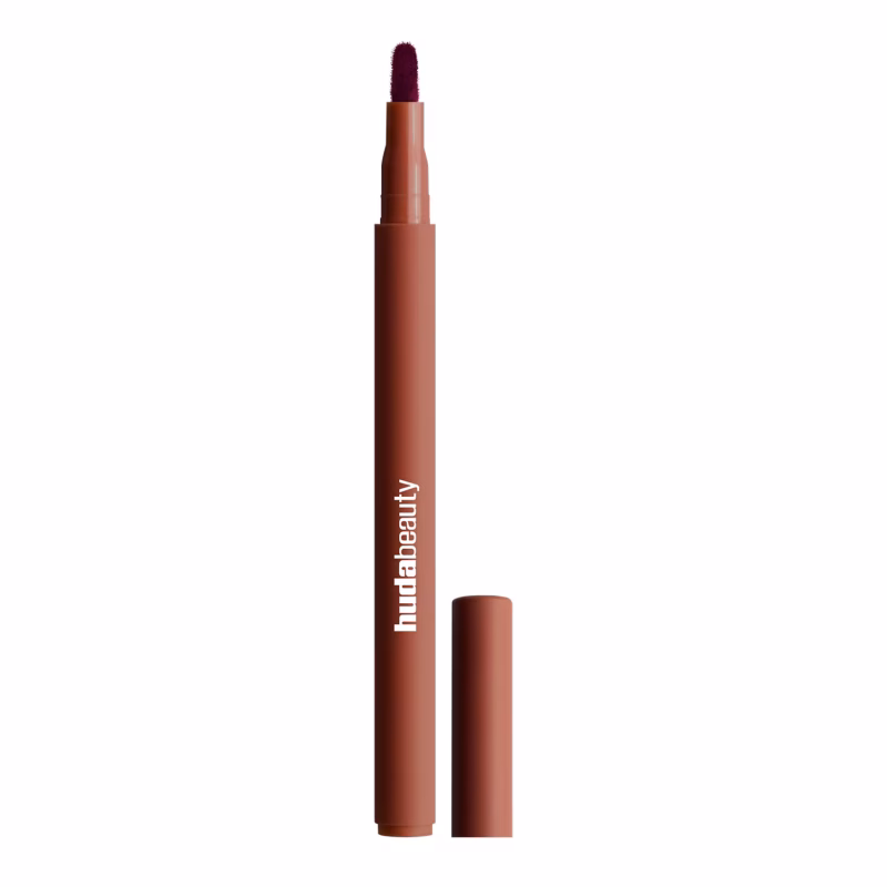 Το lip stain της Huda Beauty με την καφέ απόχρωση αναδεικνύεται ως ένα από τα κορυφαία beauty trends.