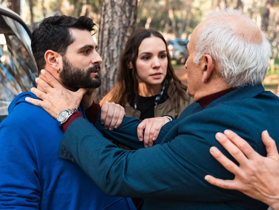 Η σύγκρουση του Ευριπίδη με τον Ηρακλή κλιμακώνεται στο επεισόδιο της Τετάρτης, με την παρουσία της μητέρας τους.