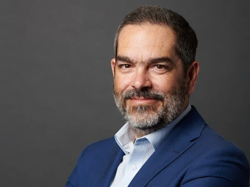 Ο Ιάκωβος Καργαρώτος τονίζει τη σημασία της συνεργασίας για την αποτροπή πρόσβασης ανηλίκων σε προϊόντα καπνού και νικοτίνης.