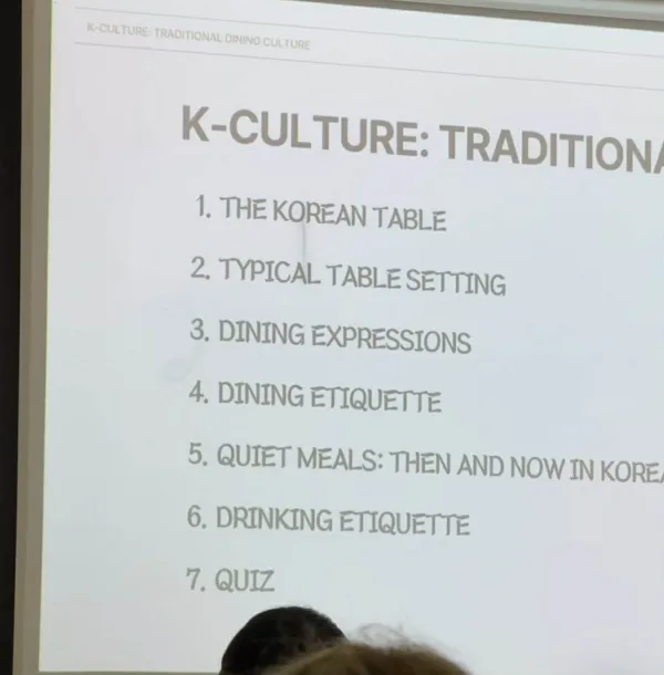 Παρουσίαση για την K-culture: παραδοσιακή κουλτούρα φαγητού, το κορεατικό τραπέζι και κανόνες συμπεριφοράς.