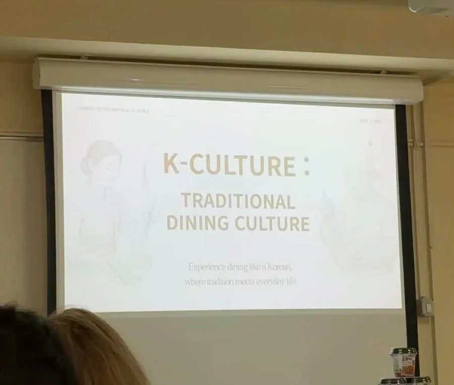 Παρουσίαση για την K-CULTURE και την παραδοσιακή κορεατική κουλτούρα φαγητού, εμπειρία που κερδίζει.