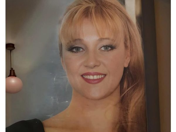 Από τα 90s στα 2000s: Οι 10 παρουσιαστές που καθόρισαν την «χρυσή εποχή» της ελληνικής τηλεόρασης