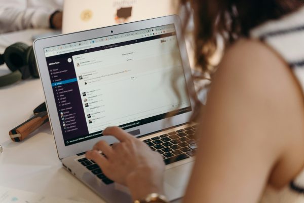 Έστειλες email κατά λάθος; Δες πώς να ακυρώσεις την αποστολή για να σωθείς