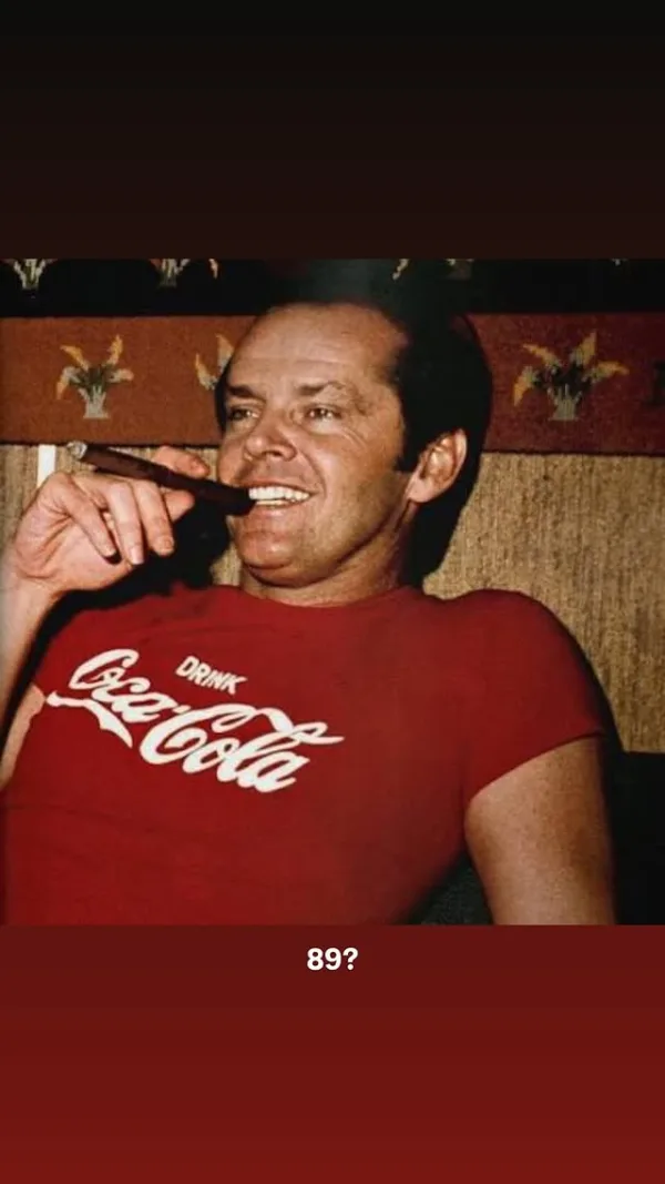 Ο Jack Nicholson με κόκκινο μπλουζάκι Coca-Cola και πούρο γιορτάζει τα 89α γενέθλιά του, όπως δημοσιεύτηκαν από την κόρη του.