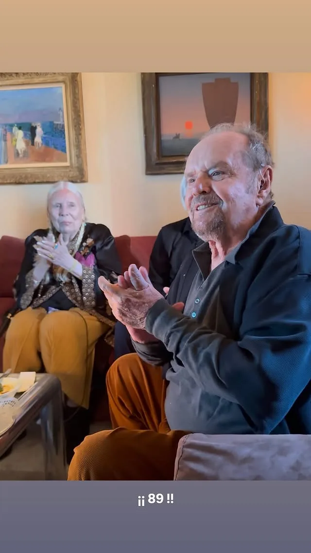 Ο Jack Nicholson γιορτάζει τα 89α γενέθλιά του με χειροκροτήματα, σε σπάνια οικογενειακή στιγμή που δημοσίευσε η κόρη του.