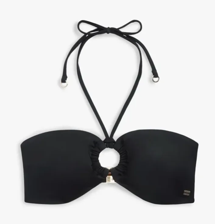 Μαύρο O-Ring bikini με 70s αισθητική, που αποτελεί τάση για το καλοκαίρι του 2026.
