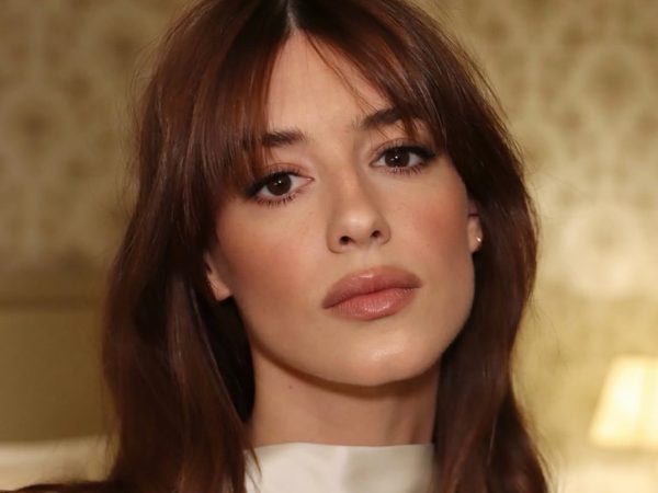 Με άνοδο 38% στις online αναζητήσεις, τα lip stains κυριαρχούν στα beauty trends