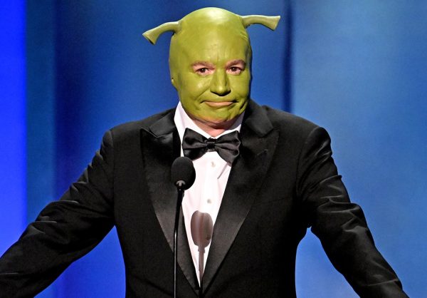 Ο Mike Myers ως Shrek στη σκηνή – Η εμφάνιση που «έκλεψε» την παράσταση