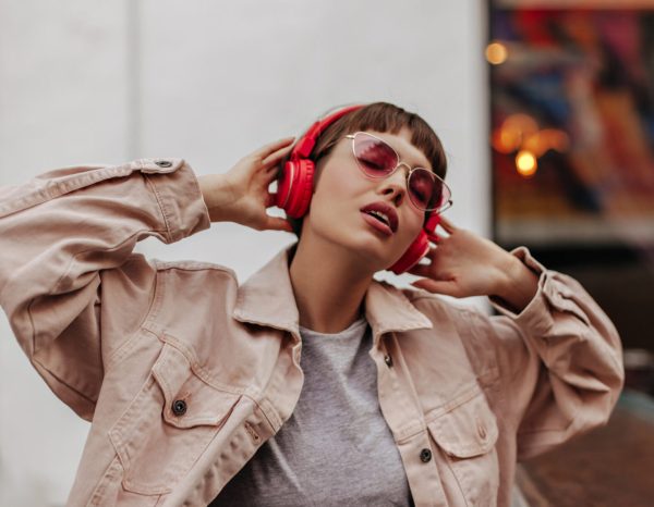 Το απόλυτο playlist της Πρωτομαγιάς – Τα 10 τραγούδια που πρέπει να εντάξεις στη λίστα σου