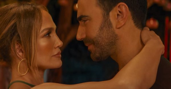 Jennifer Lopez – Brett Goldstein: Η νέα ρομαντική comedy «Office Romance»