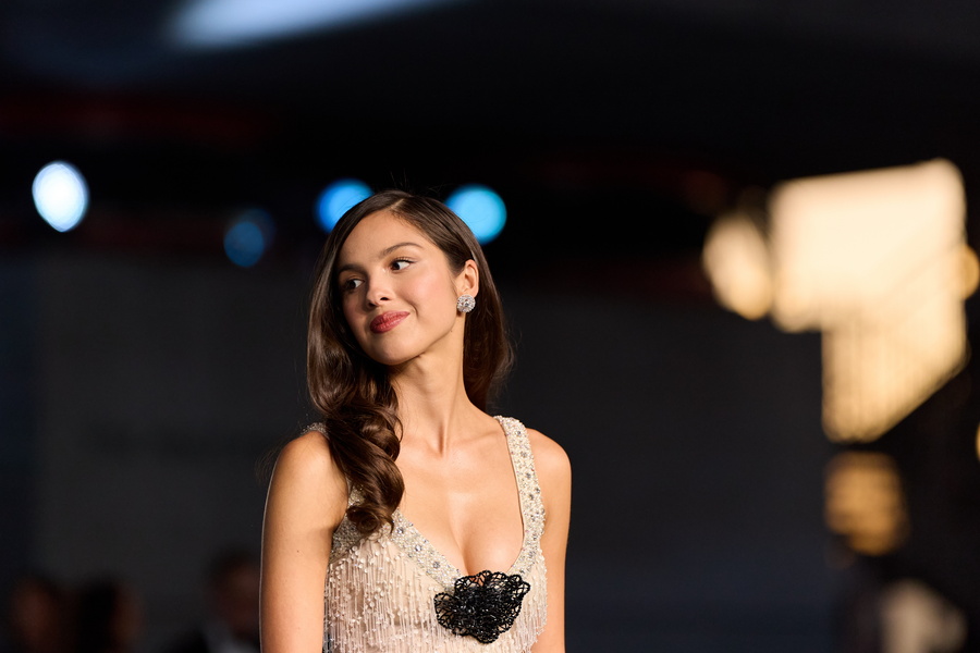 Olivia Rodrigo στο Versailles: Το «drop dead» είναι το πιο ρομαντικό comeback που δεν περίμενες