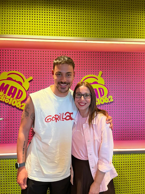 Ο Ορφέας Γενκιανίδης στο Mad Radio 106,2 με δημοσιογράφο, μιλάει για τη ζωή του.