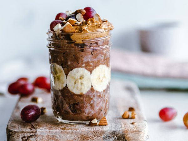 Σοκολατένιο overnight oats – Το γρήγορο πρωινό που ετοιμάζεις σε 3 λεπτά