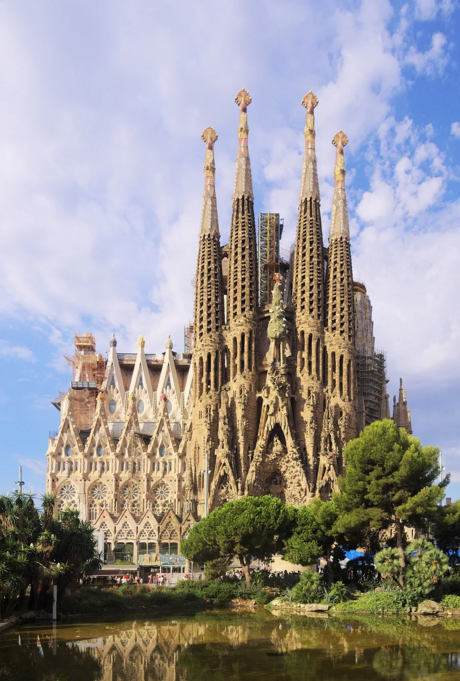 Το εντυπωσιακό σετ LEGO της Sagrada Família, με 12.060 κομμάτια, αποτυπώνει την αρχιτεκτονική λεπτομέρεια του διάσημου ναού.