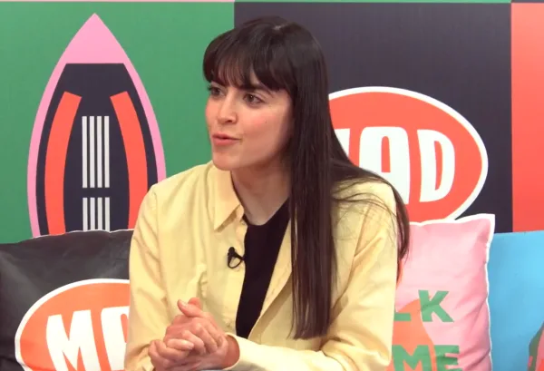 Η Μαρία Μέντζα μιλάει στο Talk To MAD για την πορεία της και τις νέες της συνεργασίες.