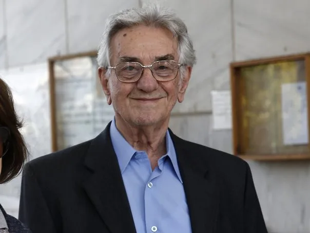 Ηθοποιός Στέφανος Ληναίος με γυναίκα, σε στιγμιότυπο από την πορεία του σπουδαίου καλλιτέχνη.