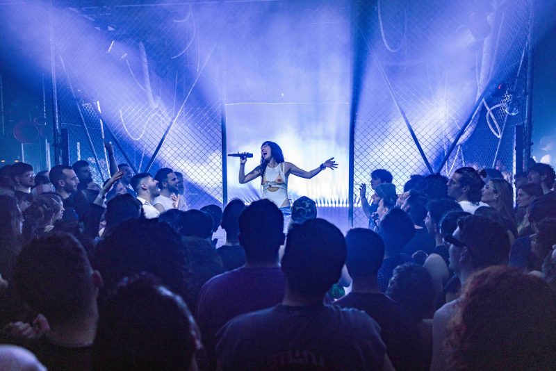 Η Τάμτα στη σκηνή του πιο ξεχωριστού underground show της Αθήνας με εκρηκτικά acts και νέα σκηνικά.